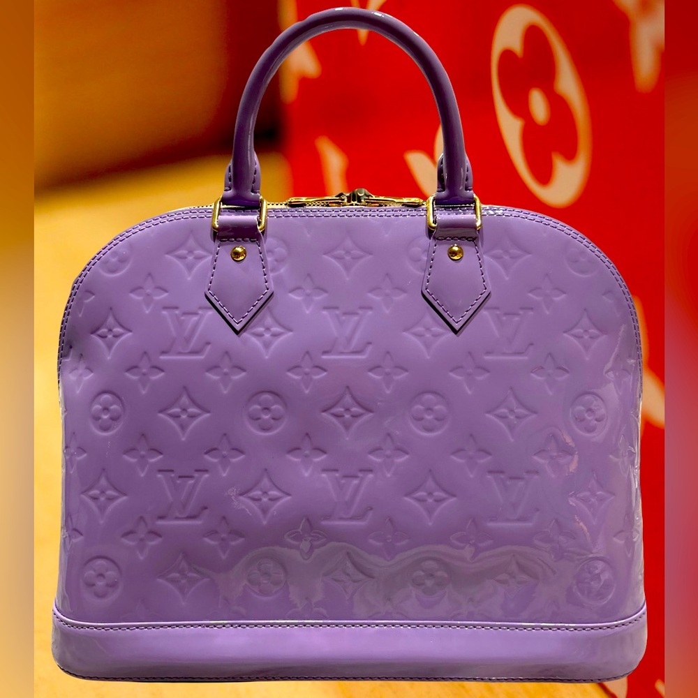Louis Vuitton Authentic Pristine Lilac Vernis Alma